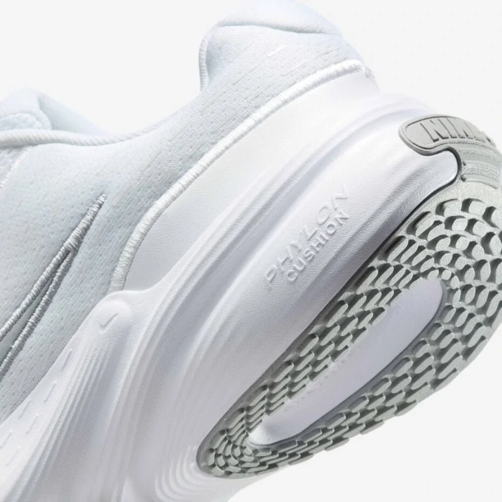 NEW Nike Unisex Uplift SC Size 4Y